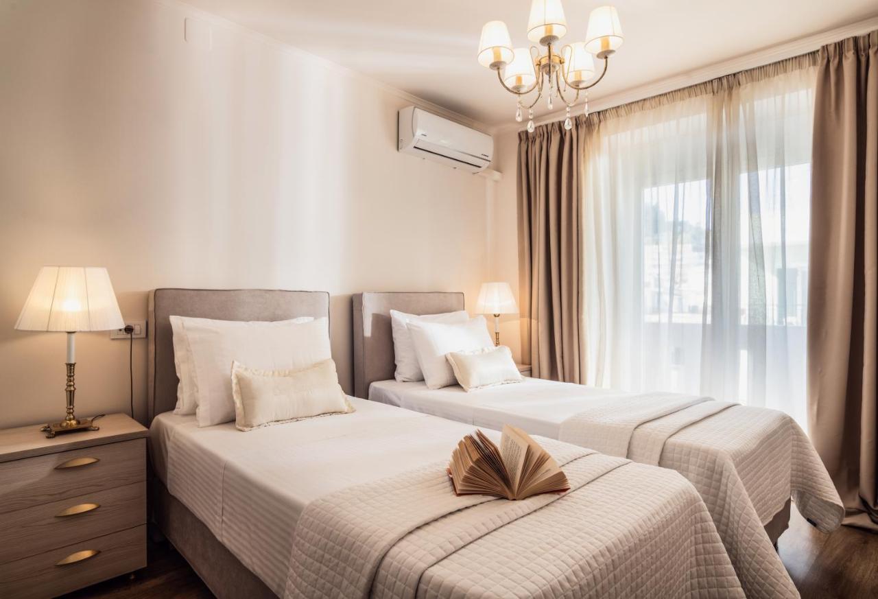 Maison Downtown Luxury Apartments! 자킨토스 타운 외부 사진