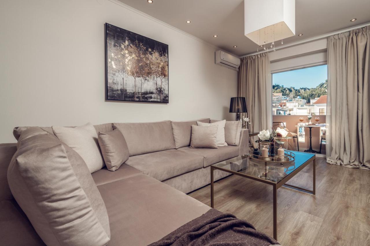 Maison Downtown Luxury Apartments! 자킨토스 타운 외부 사진