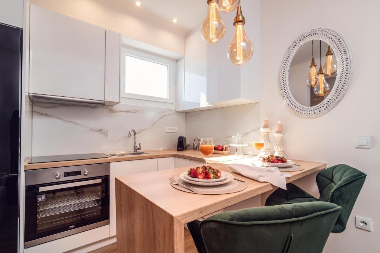 Maison Downtown Luxury Apartments! 자킨토스 타운 외부 사진