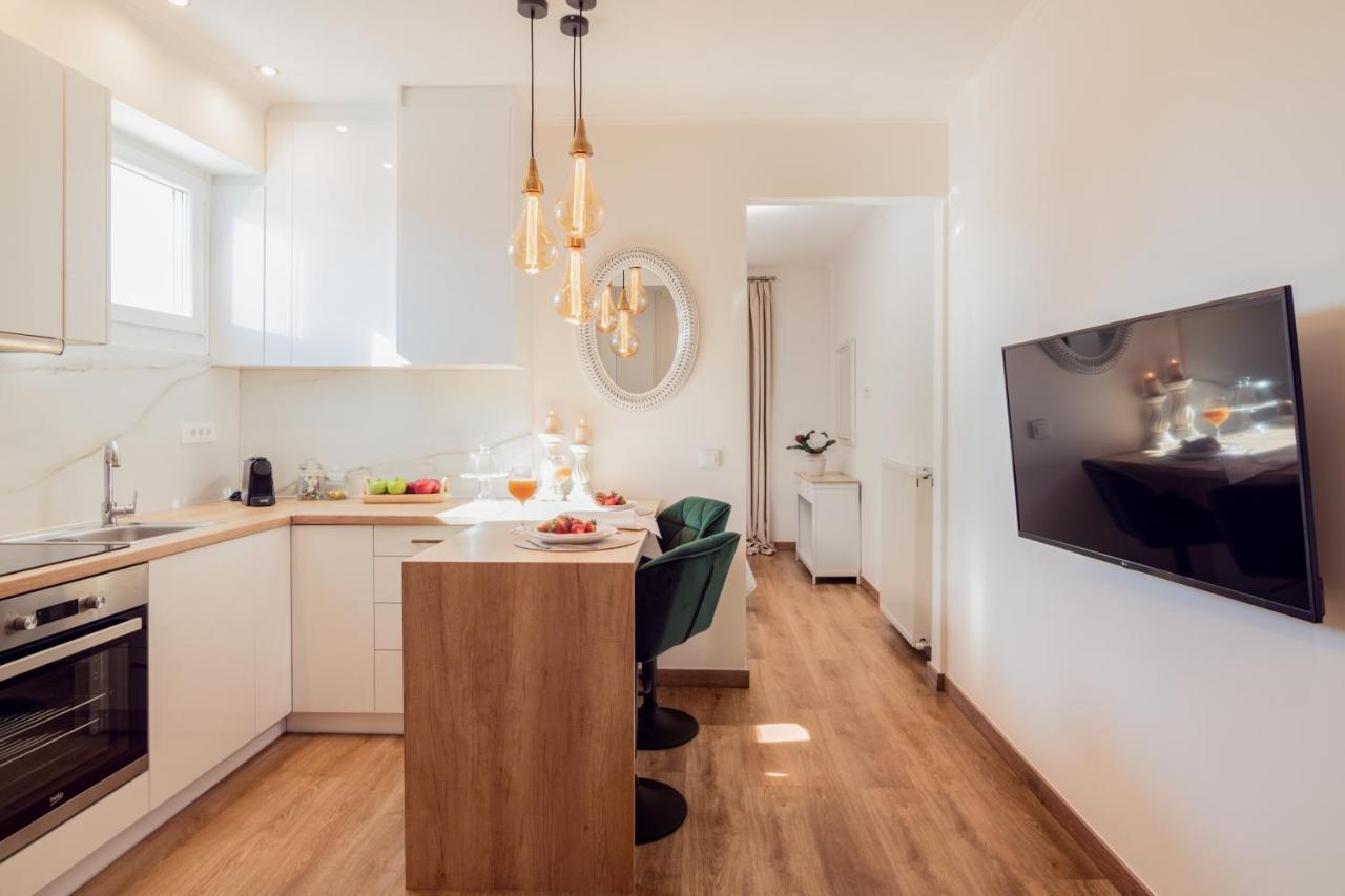 Maison Downtown Luxury Apartments! 자킨토스 타운 외부 사진